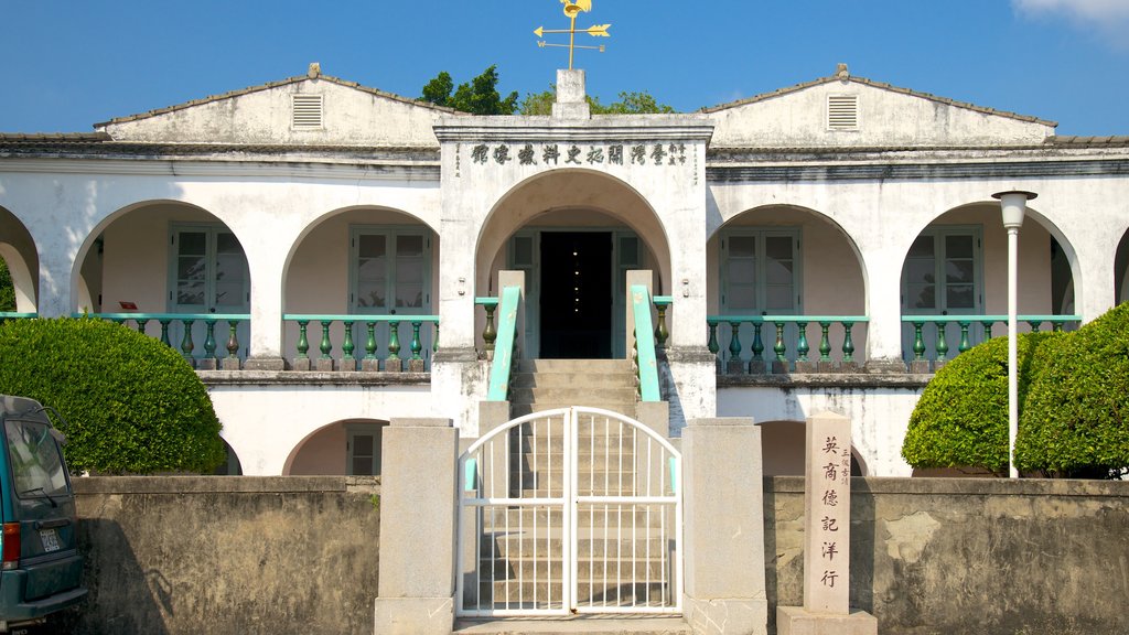 Casa na árvore de Anping mostrando uma casa