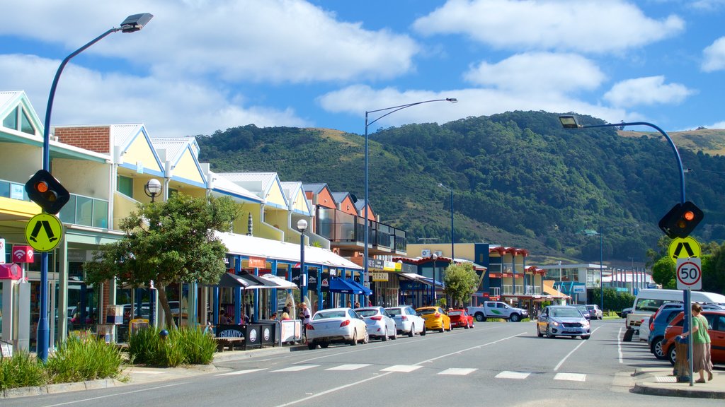 Apollo Bay featuring street scenes