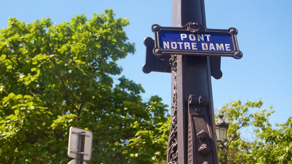 Île de la Cité qui includes signalisation