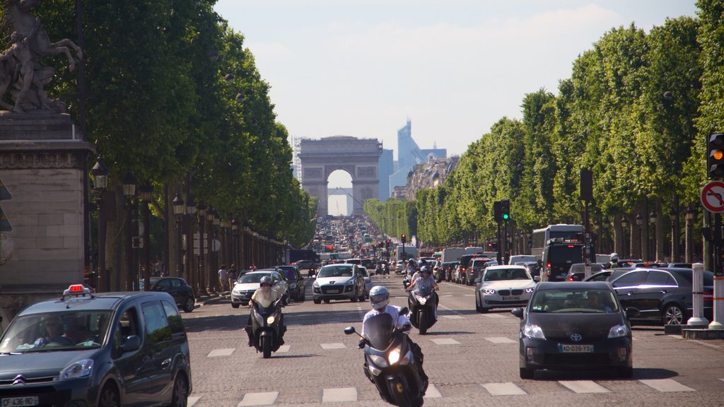 Champs-Elysees som omfatter gadeliv