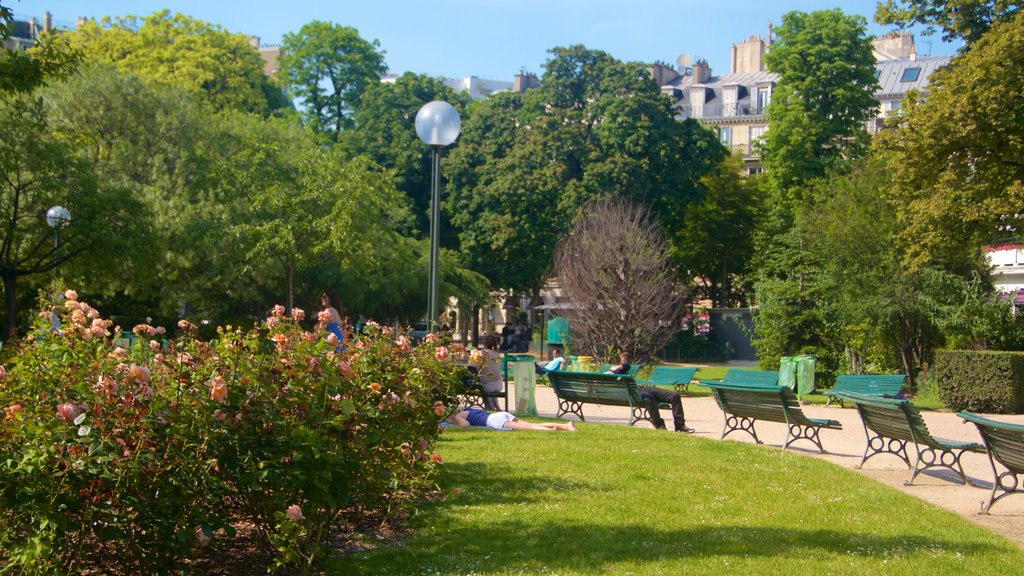 Champs-Élysées som omfatter en have