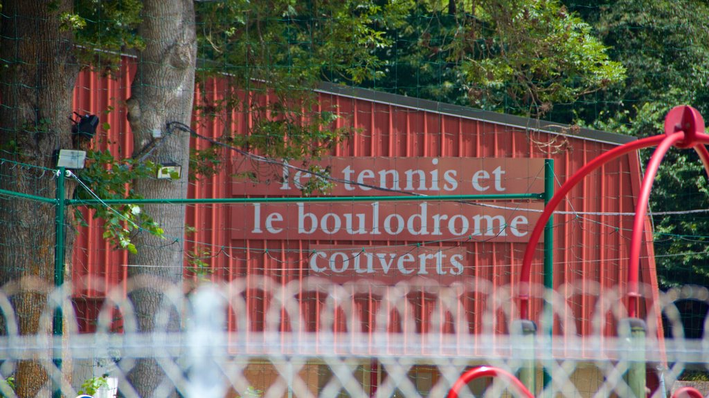 Ax-les-Thermes which includes signage