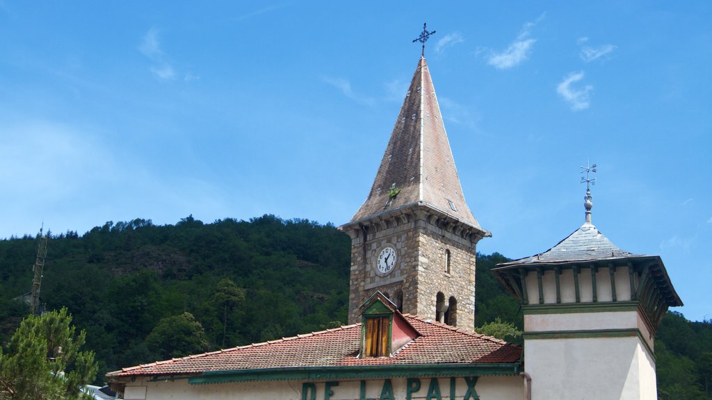 Ax-les-Thermes which includes a church or cathedral and heritage elements