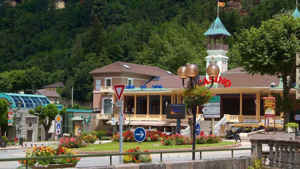 Ax-les-Thermes que incluye un pueblo