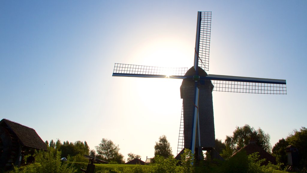 Villeneuve-d\'Ascq qui includes un moulin à vent