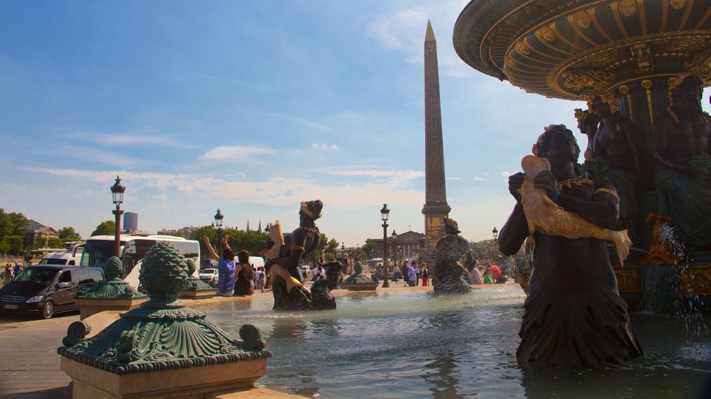 Place de la Concorde which includes a fountain and heritage elements