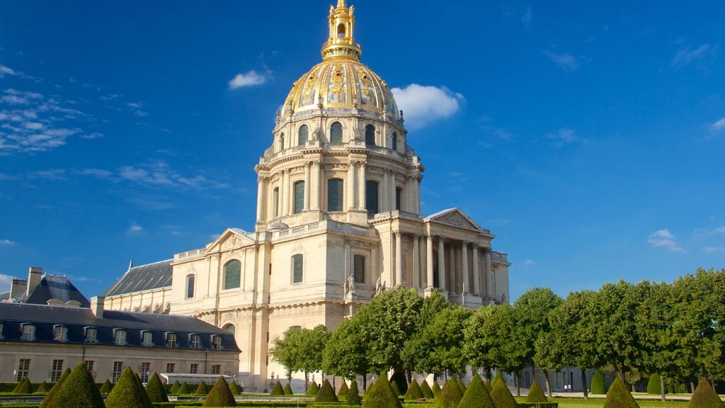 Les Invalides showing heritage elements, a park and heritage architecture