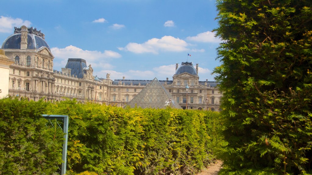 Jardines de las Tullerías que incluye jardín, arquitectura patrimonial y elementos patrimoniales