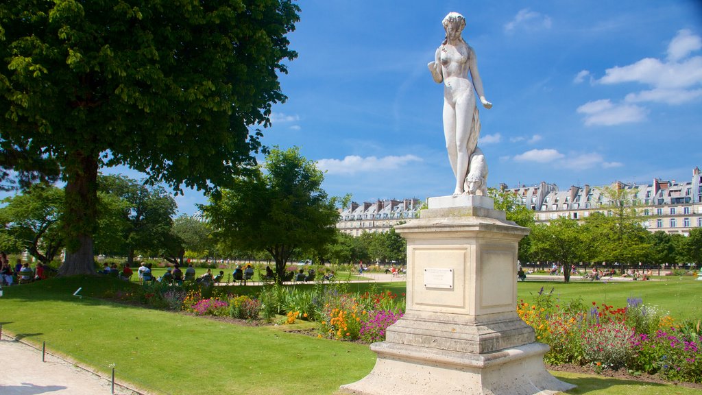 Jardines de las Tullerías que incluye elementos patrimoniales, jardín y flores