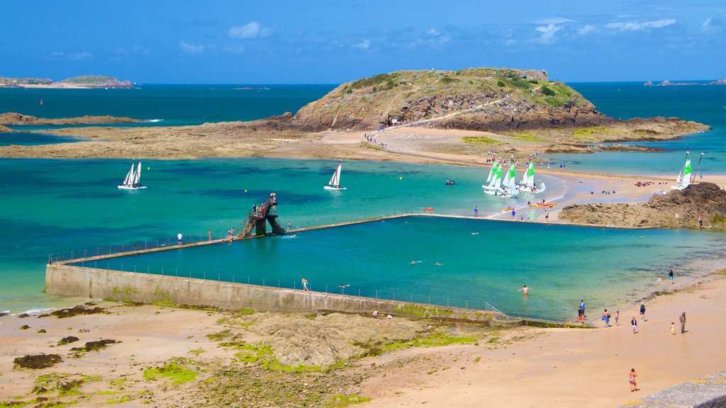 Plage de Saint-Malo qui includes paysages côtiers