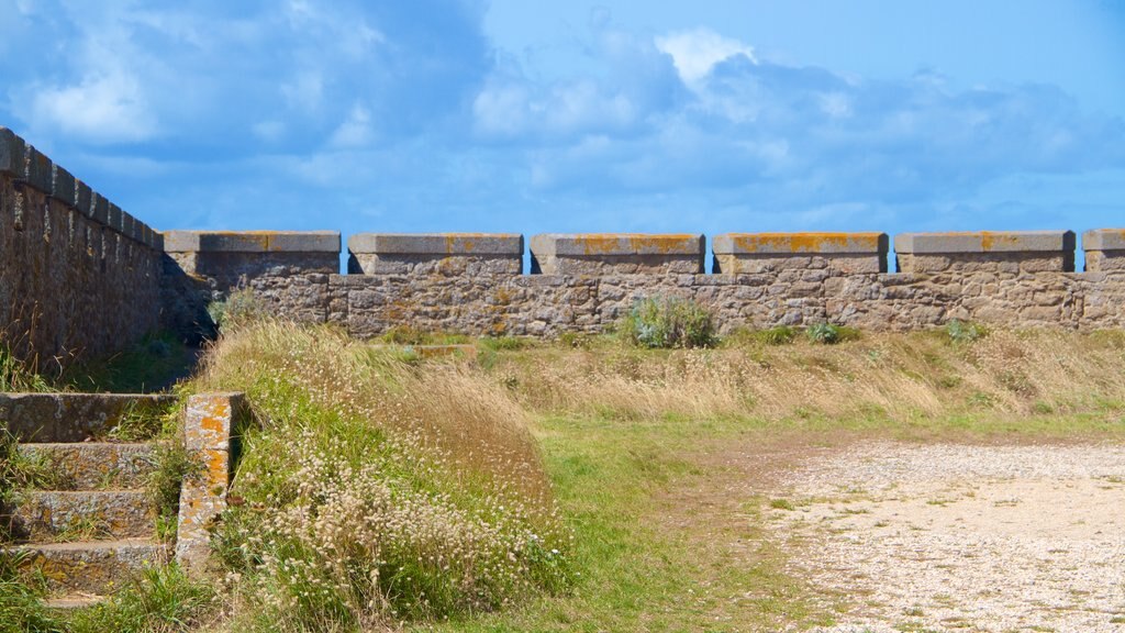 Fort National mettant en vedette éléments du patrimoine