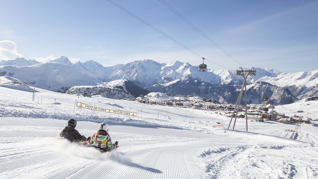 Huez ofreciendo llantas inflables para deslizarse por la nieve, montañas y nieve