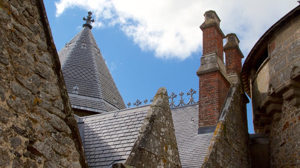 Combourg showing heritage elements and heritage architecture