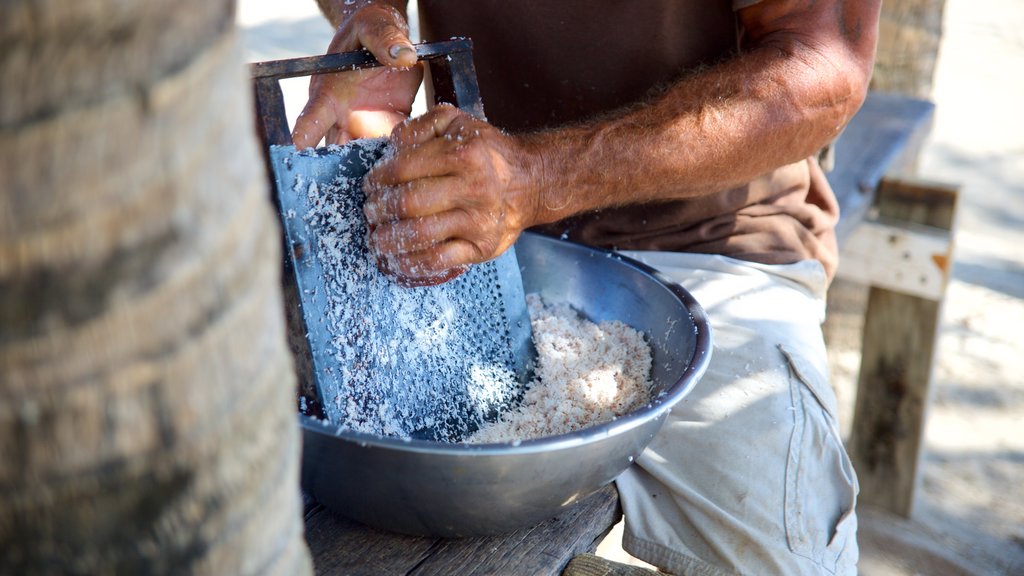 Plage de Placencia aussi bien que un homme seul