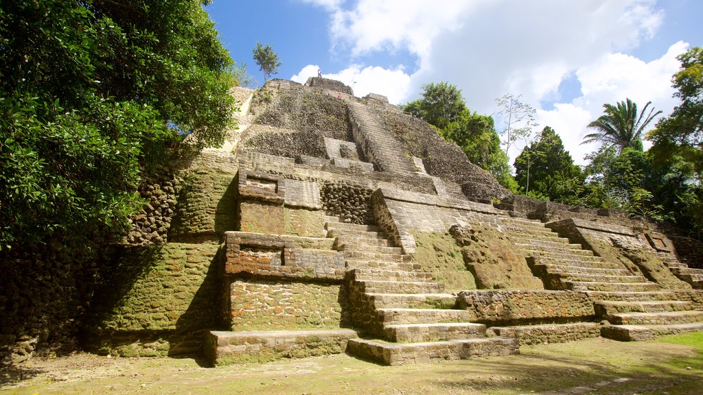 Lamanai que incluye cultura indígena y elementos del patrimonio