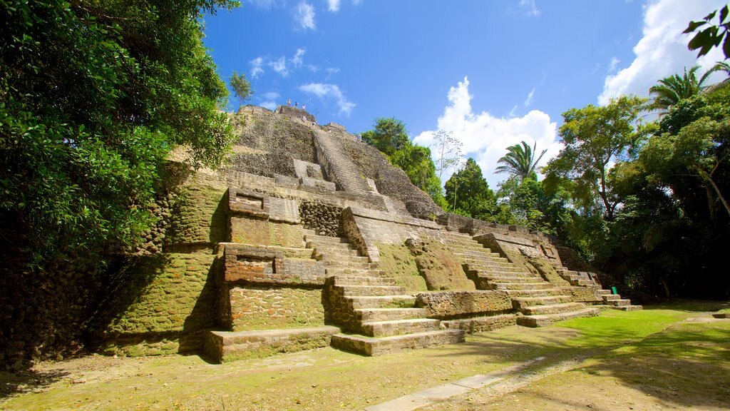 Lamanai mostrando cultura indígena y elementos del patrimonio