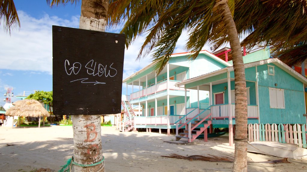 Caye Caulker mostrando uma cidade litorânea e sinalização