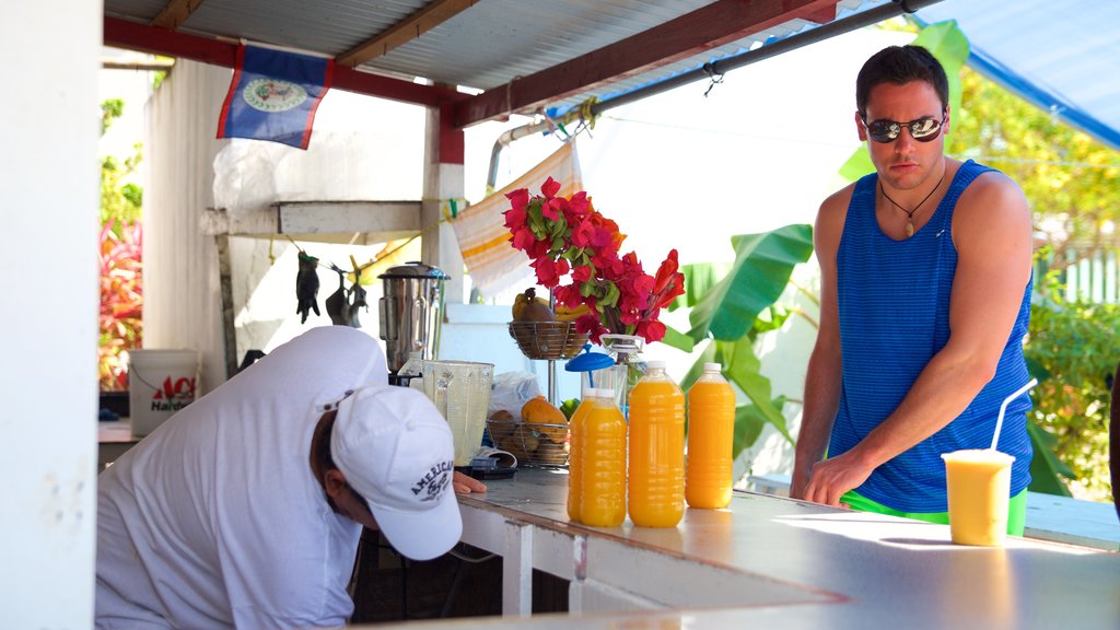 Caye Caulker joka esittää baari sekä pieni ryhmä ihmisiä