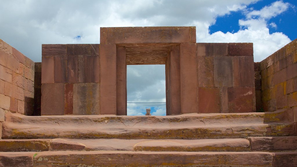 Tiahuanaco mostrando elementos del patrimonio