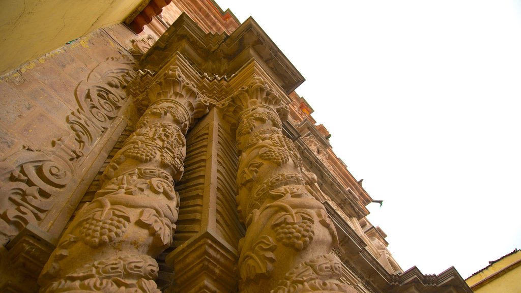 Compañía de Jesús mostrando patrimonio de arquitectura y elementos del patrimonio