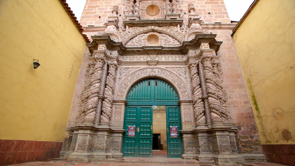 Compañía de Jesús ofreciendo patrimonio de arquitectura y elementos del patrimonio