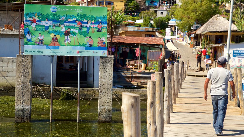 San Juan La Laguna caracterizando uma cidade litorânea