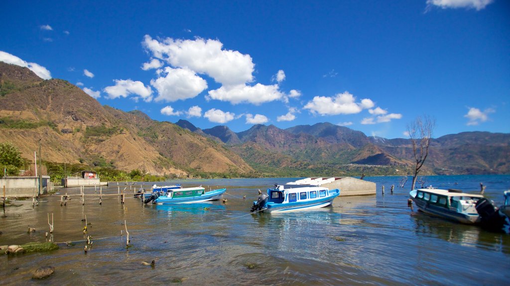 San Juan La Laguna showing general coastal views and boating