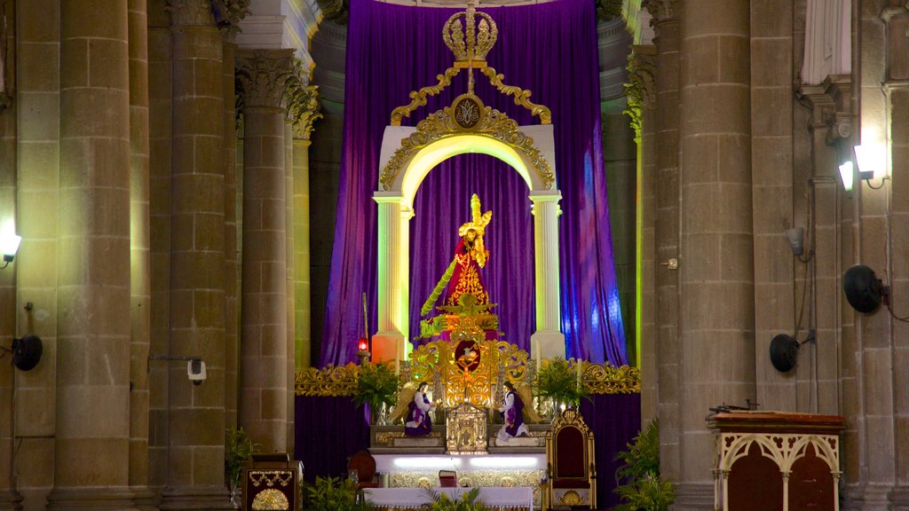 Catedral de Quetzaltenango ofreciendo aspectos religiosos, vista interna y una iglesia o catedral