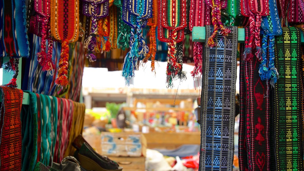 Panajachel Municipal Market which includes markets