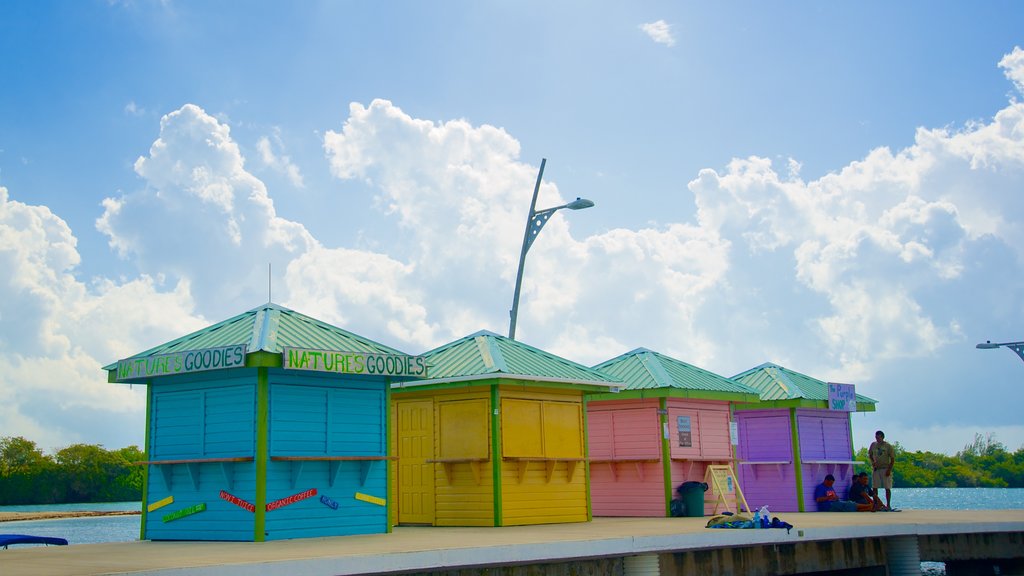 Praia de Placencia que inclui paisagens litorâneas