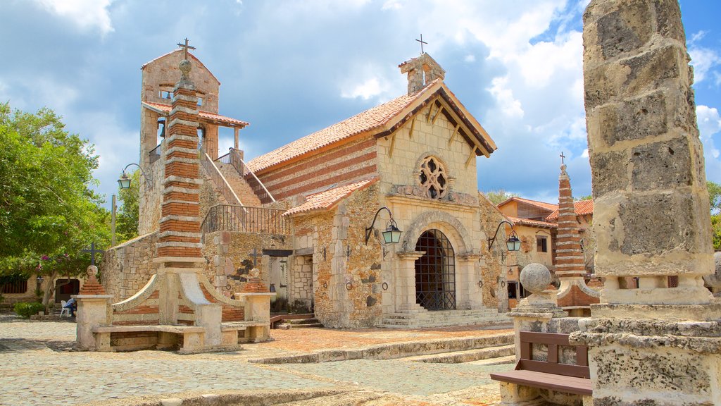 Villa Altos de Chavón ofreciendo una pequeña ciudad o pueblo