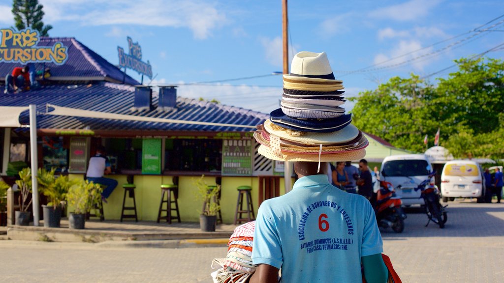 Bayahibe-stranden i tillegg til en mann