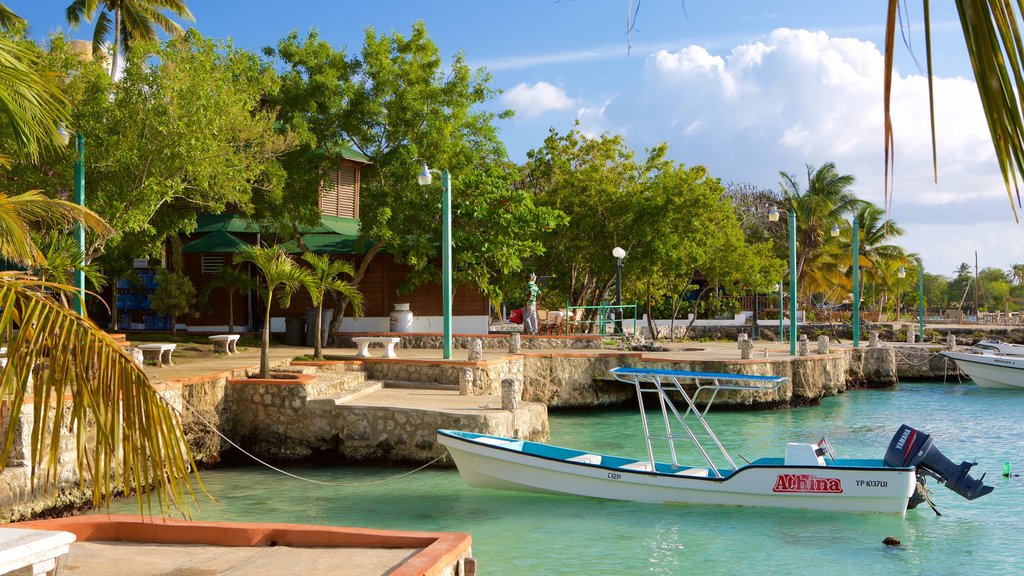 Bayahibe Beach que inclui paisagens litorâneas