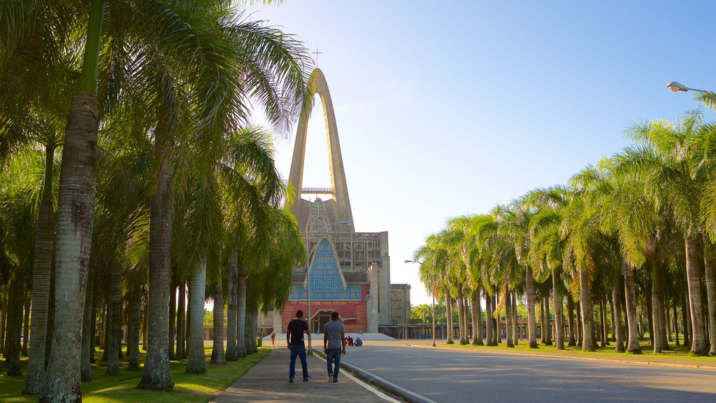 Basílica de Nuestra Señora mostrando arquitetura moderna e uma igreja ou catedral