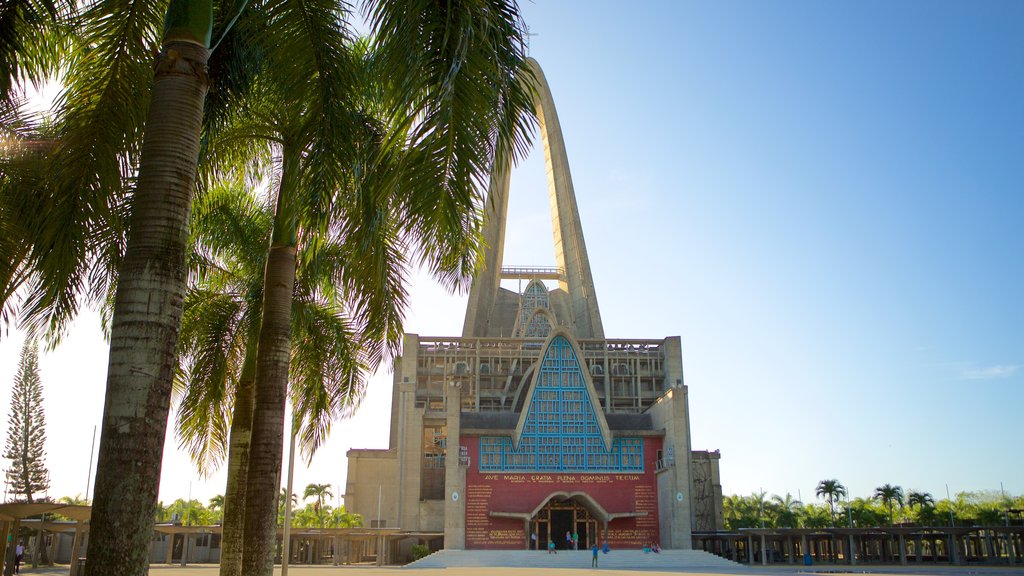 Katedral La Altagracia menunjukkan arsitektur modern