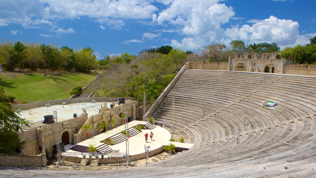 La Romana which includes theatre scenes