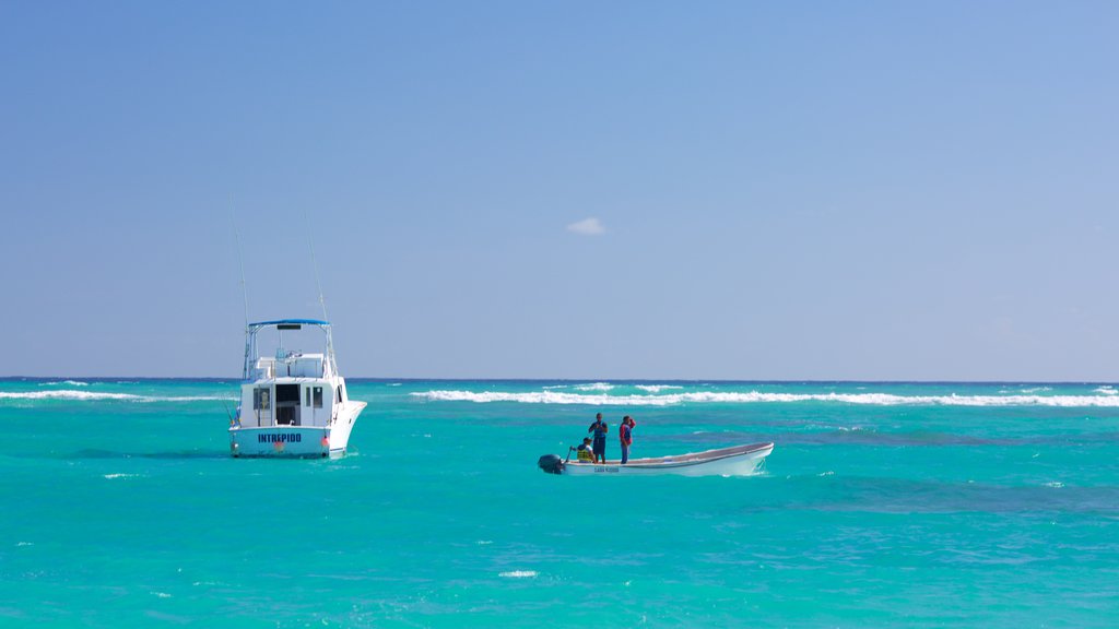 Playa Cortecito que incluye vistas generales de la costa y paseos en lancha