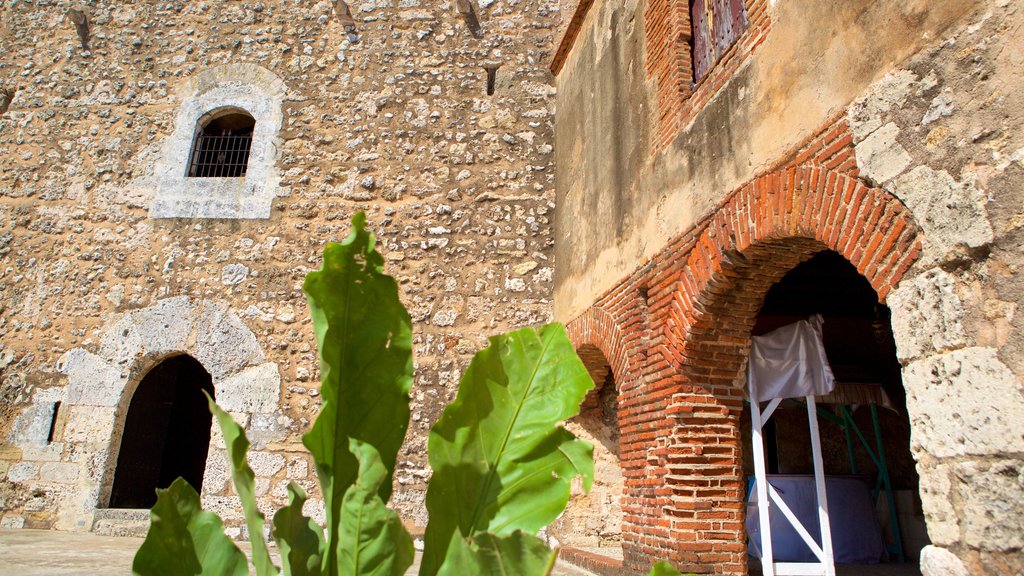 Fort Ozama featuring heritage elements and chateau or palace