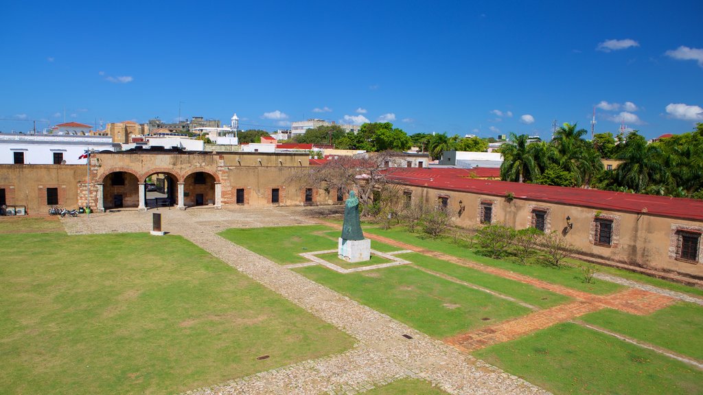 Fort Ozama showing heritage elements