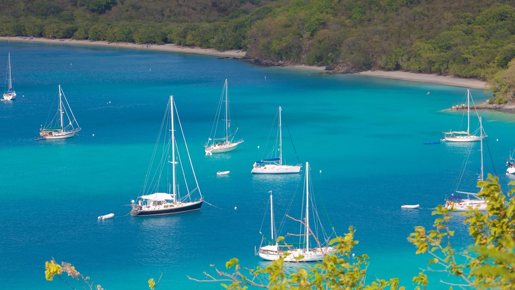 Plage de Maho montrant baie ou port