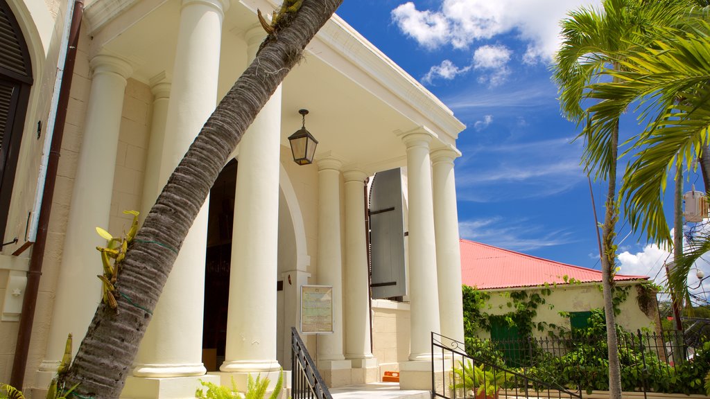 St. Thomas Synagogue caracterizando elementos de patrimônio e uma igreja ou catedral