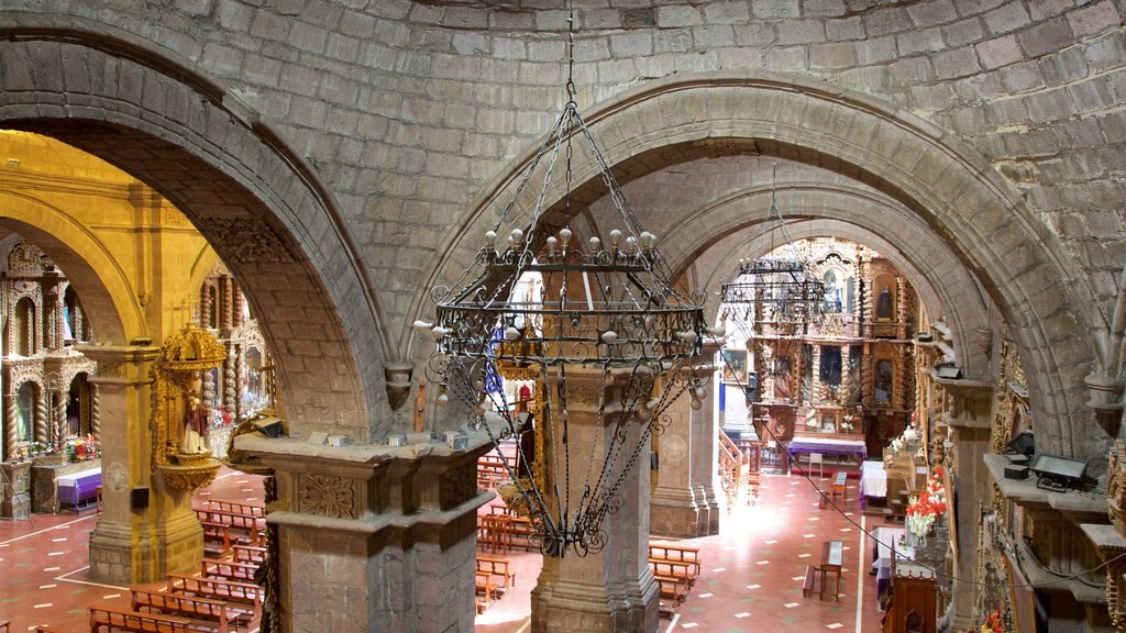 Iglesia de San Francisco ofreciendo elementos religiosos, elementos del patrimonio y una iglesia o catedral