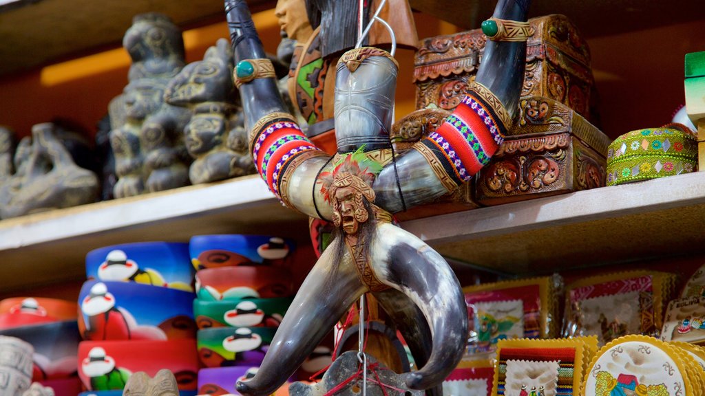 Mercado de las Brujas ofreciendo mercados