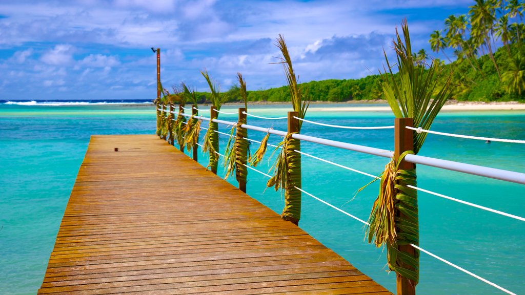 Muri Beach which includes tropical scenes