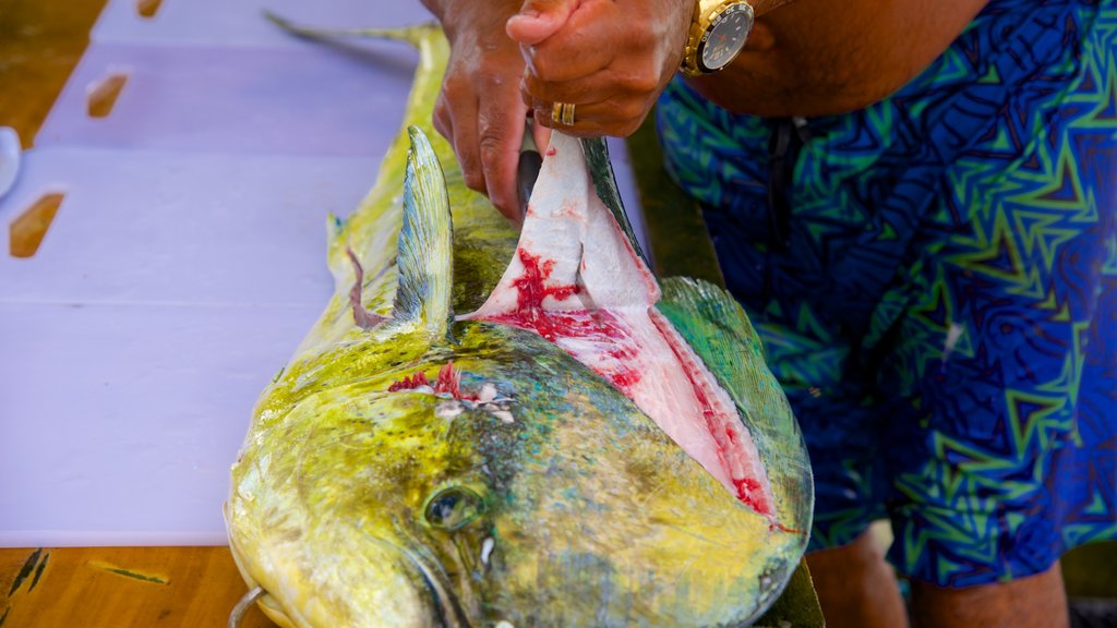 Muri Beach showing food