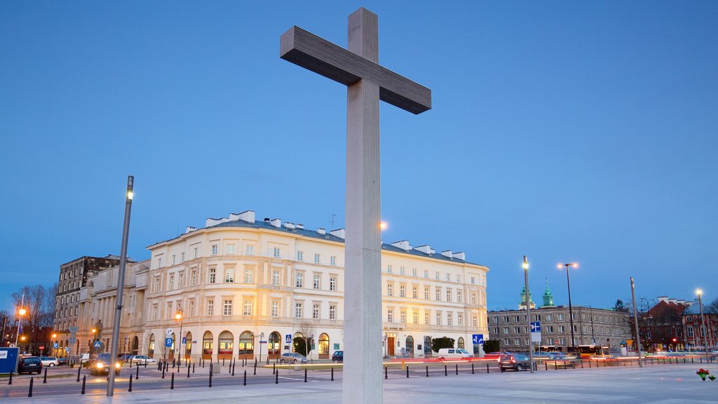 Pilsudski Square which includes a square or plaza and religious aspects