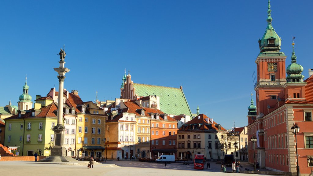 Royal Castle showing a square or plaza, heritage elements and heritage architecture