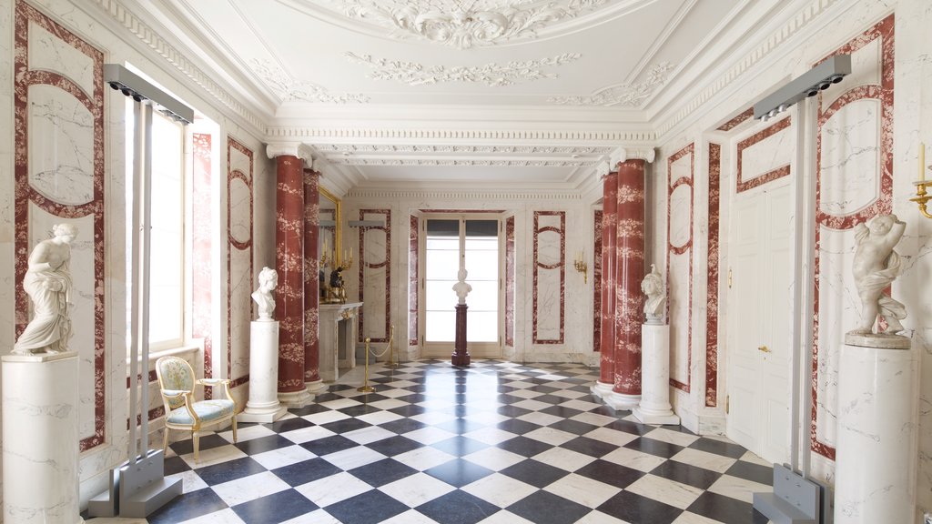 Palacio de Łazienki mostrando castillo o palacio, arquitectura patrimonial y vista interna