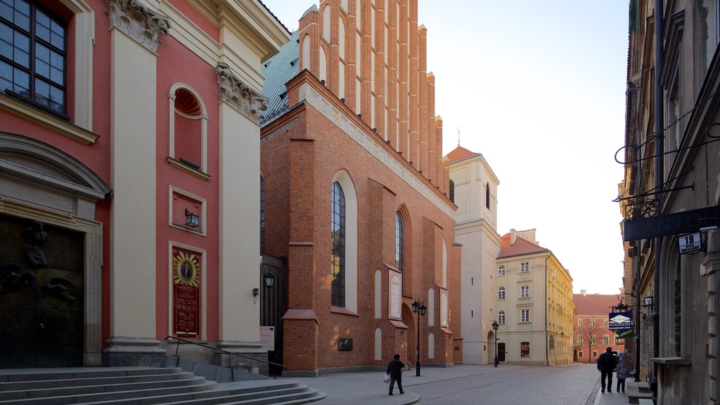 Skt. Annes Kirke og byder på en kirke eller en katedral