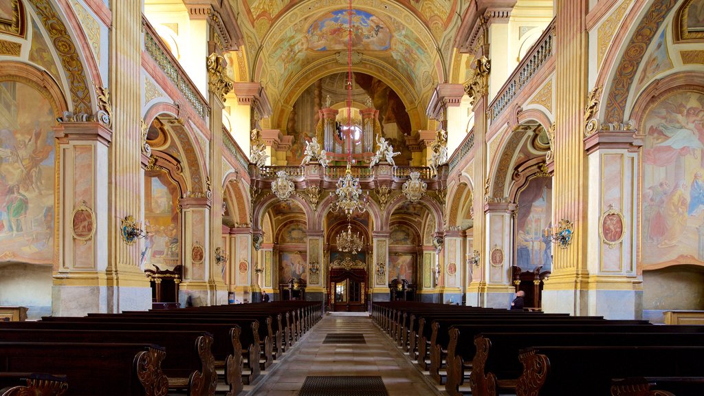 University Church of the Blessed Name of Jesus que incluye vistas interiores, una iglesia o catedral y elementos del patrimonio